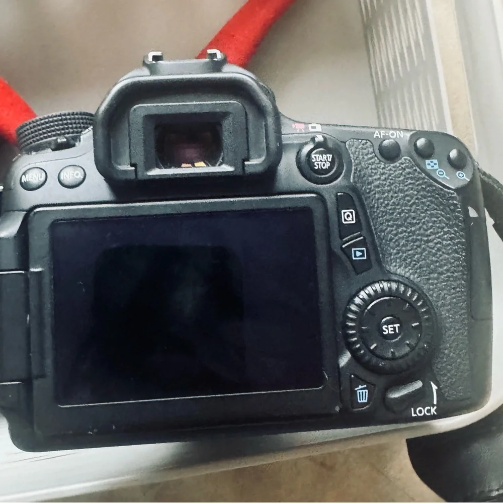 Canon EOS 70D DSLR Camera Body and 75-300 mm lens